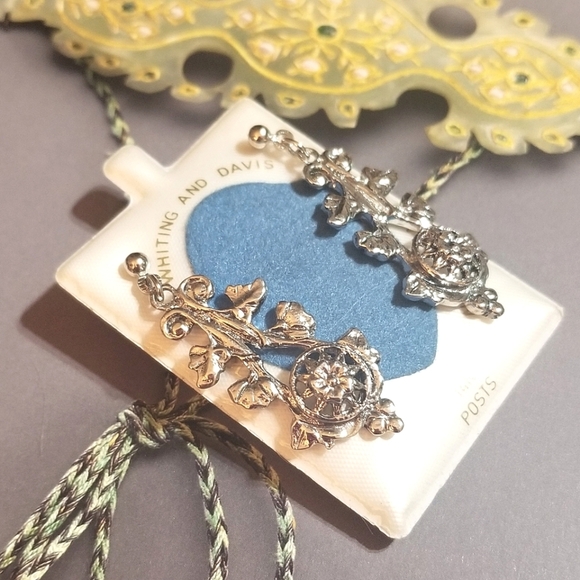 Whiting and Davis NEW OLD STOCK on orig card 14k Post Earrings - Picture 2 of 7